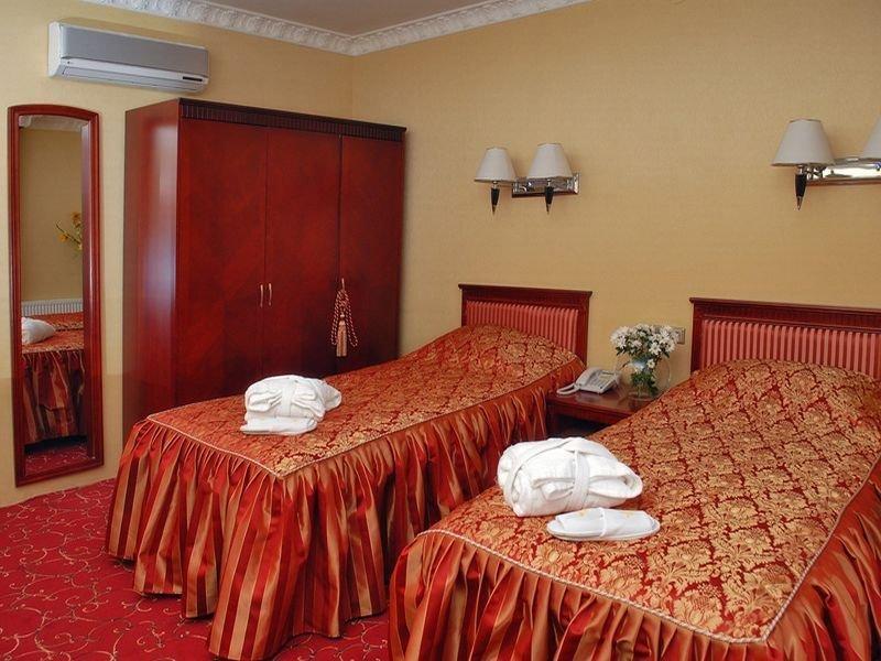 Royal Medical Cezar Hotel Truskavets Exterior photo
